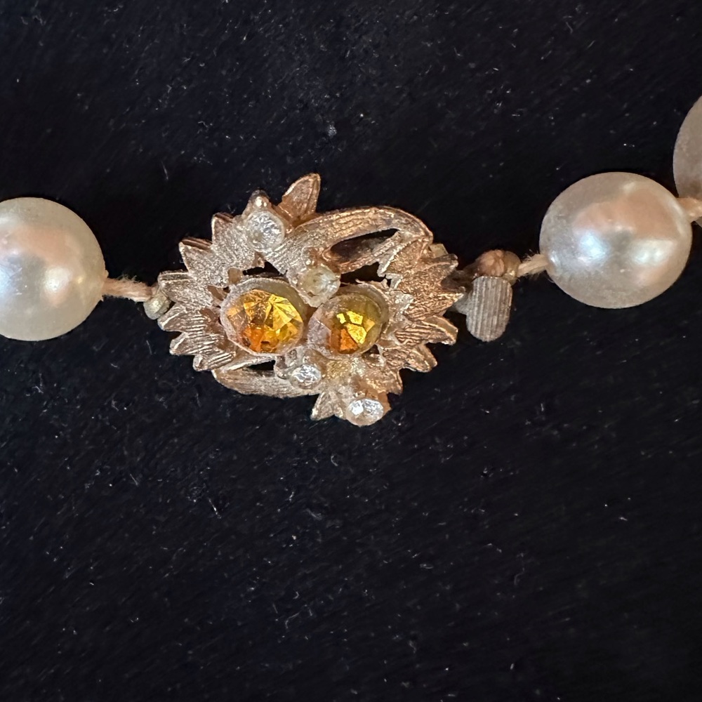 Vintage Single Strand Of Large Pearls Gem